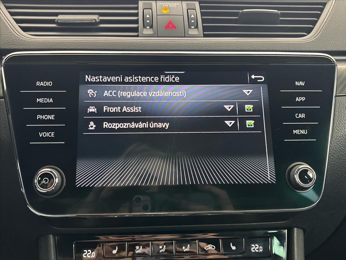 skoda-superb-2-0-2-0tdi-sportline-7dsg - 8