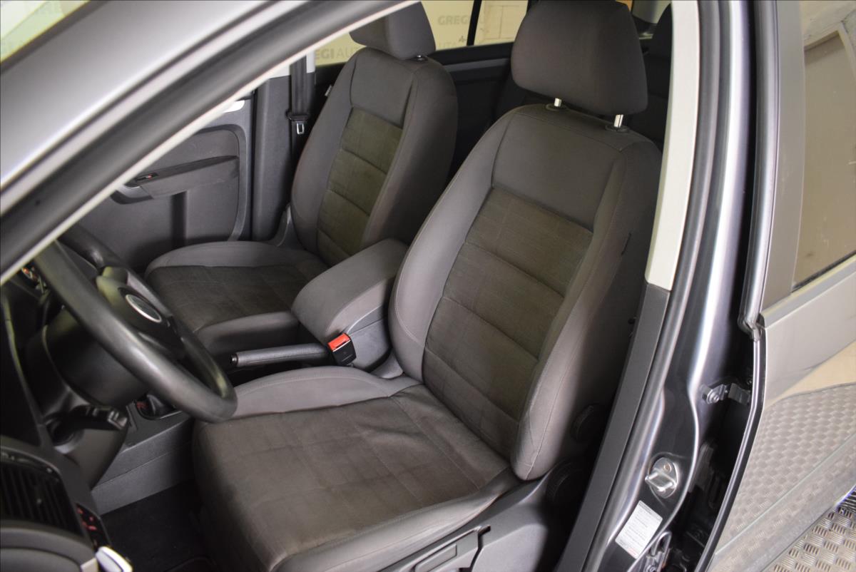 volkswagen-touran-2-0-tdi-po-servisu-7mist - 9
