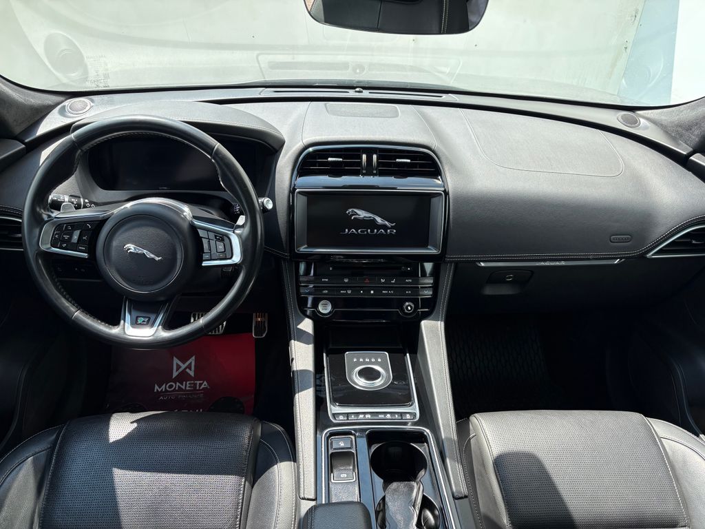 jaguar-f-pace-20d-r-sport-awd - 4