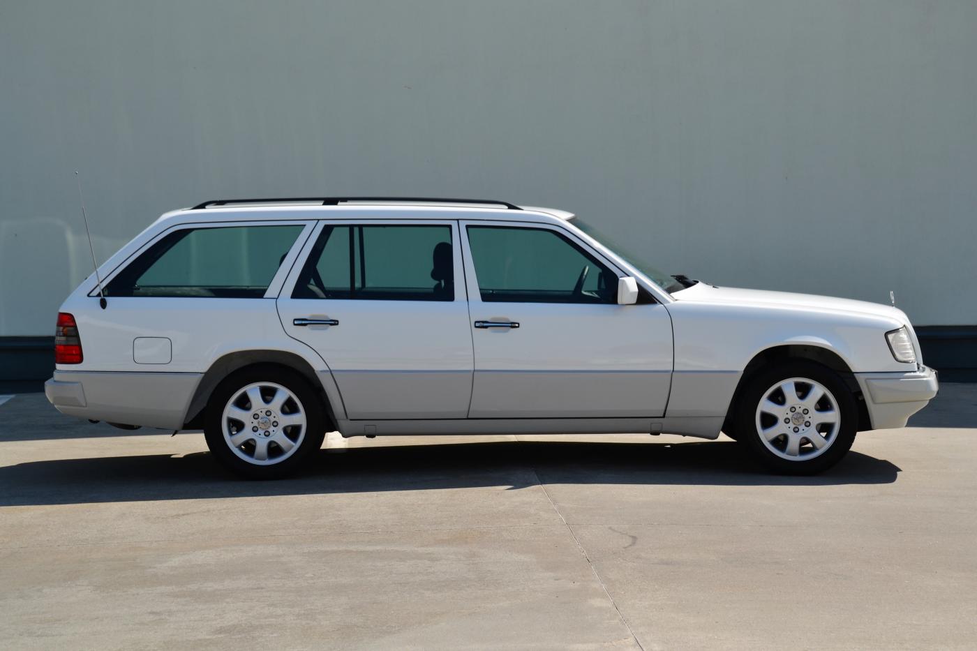 mercedes-benz-124-w124-e-200-automat - 6