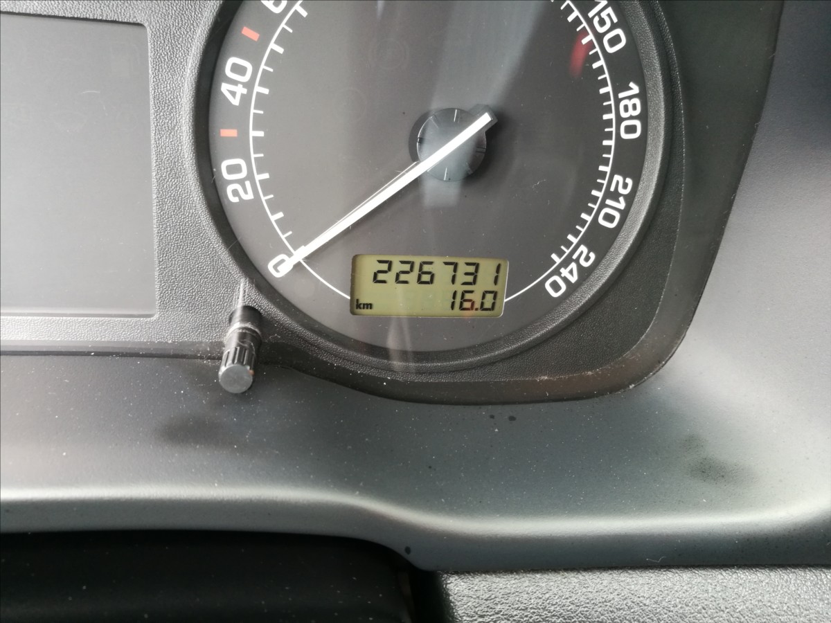 skoda-octavia-1-6-i-tour-kombi-klima - 5