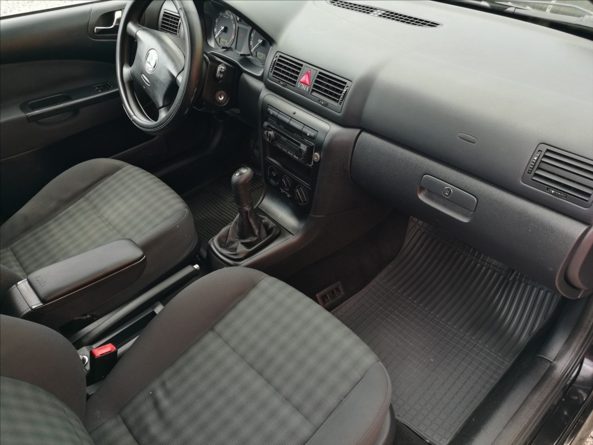 skoda-octavia-1-6-i-tour-kombi-klima - 8