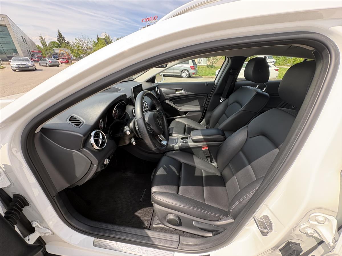 mercedes-benz-gla-1-6-180i-90kw-at-led-kuze-navi - 2