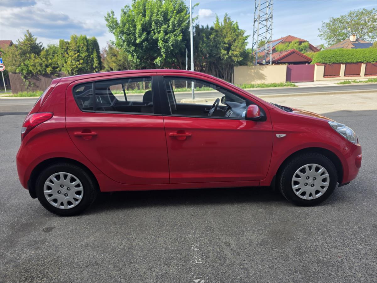 hyundai-i20-1-3-1-3i-klima-1-majitel-nove-v-cr-1-3i-klima-1-majitel-nove-v-cr - 6