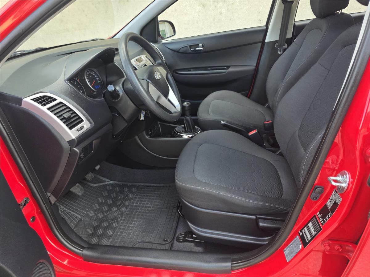 hyundai-i20-1-3-1-3i-klima-1-majitel-nove-v-cr-1-3i-klima-1-majitel-nove-v-cr - 8