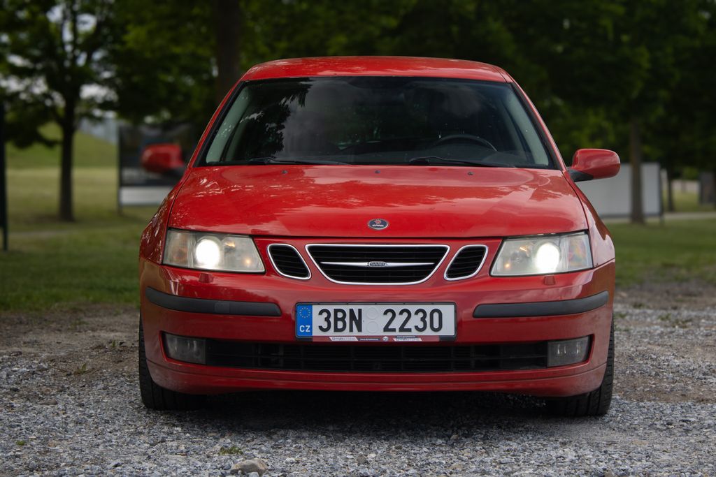saab-9-3-vector-v-krasnem-stavu - 1