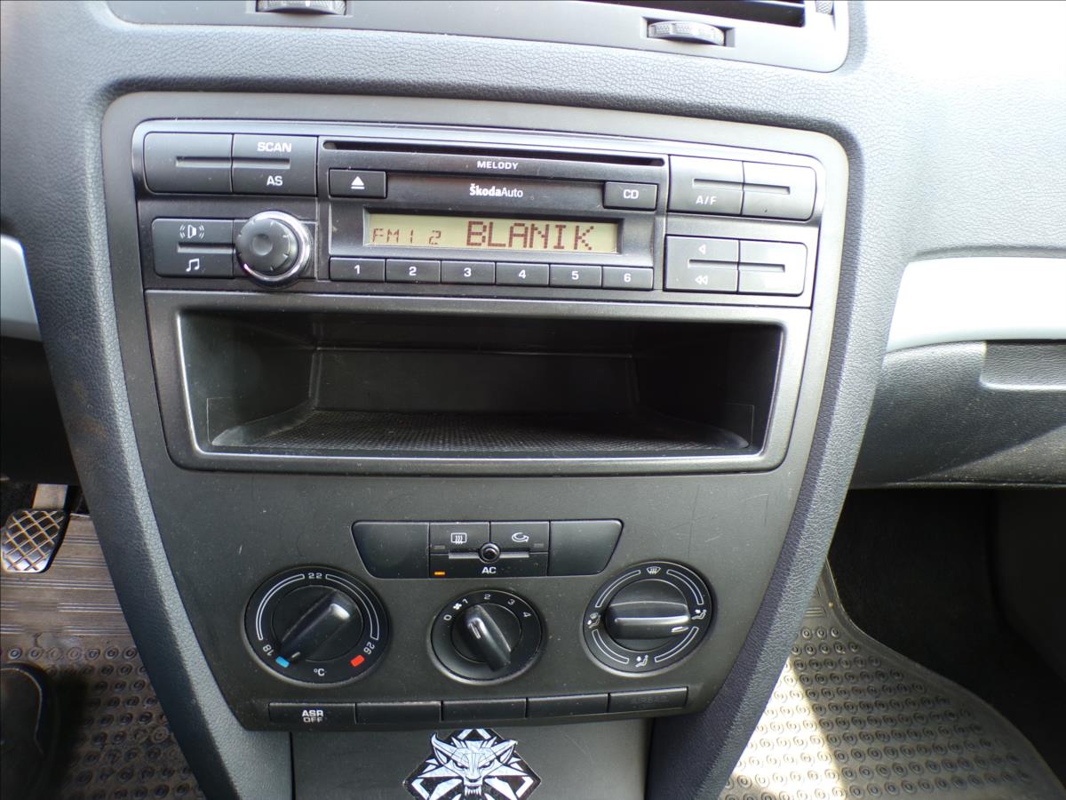 skoda-octavia-1-6-mpi-klima - 8