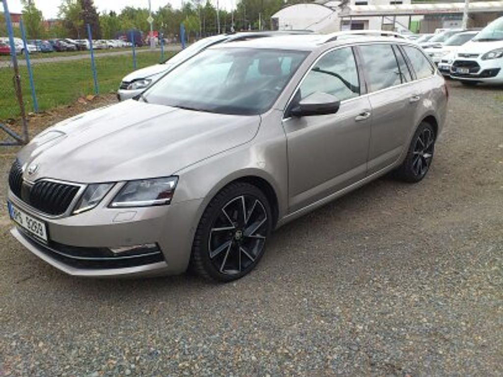 skoda-octavia-1-6-tdi-85-kw-panorama-navi - 4