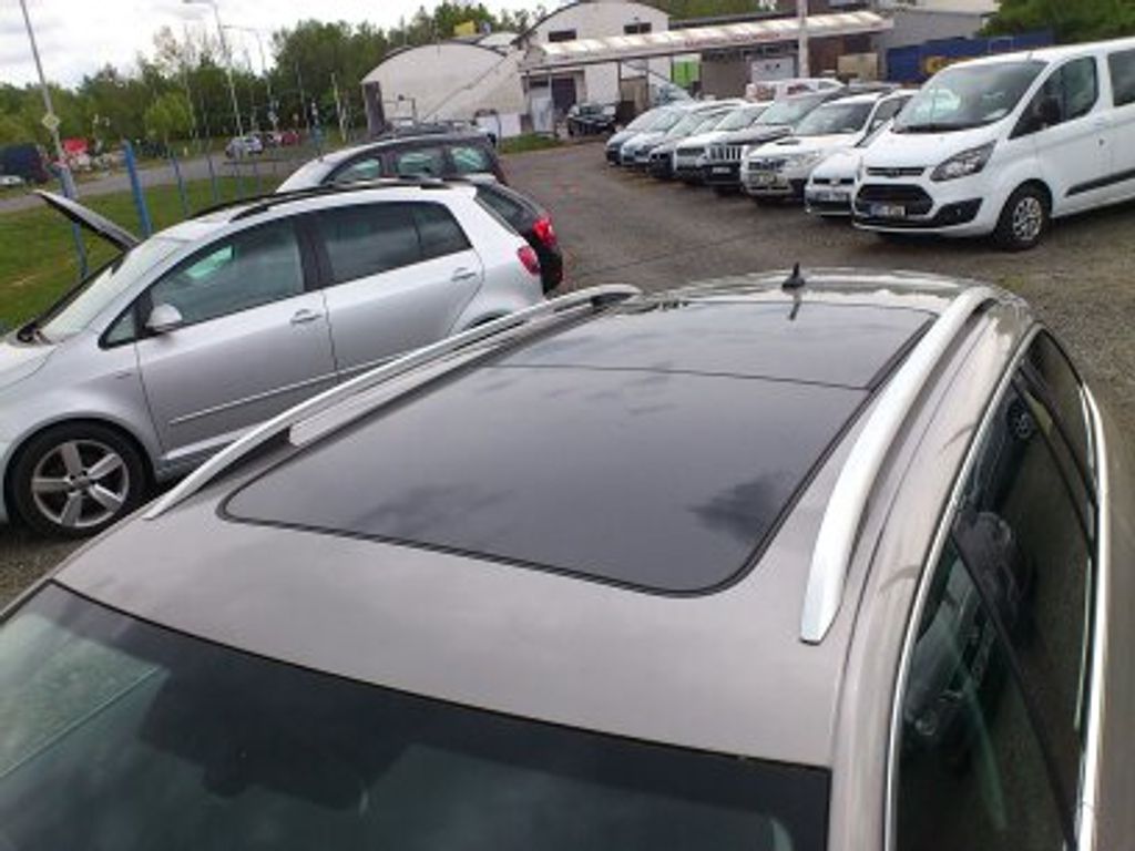 skoda-octavia-1-6-tdi-85-kw-panorama-navi - 8