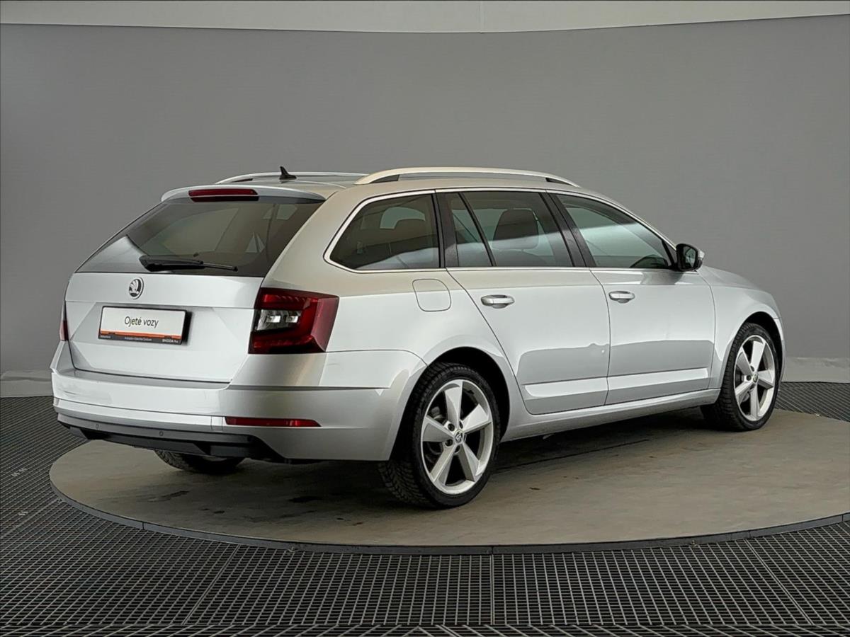 skoda-octavia-2-0-tdi-style-plus-7dsg - 1