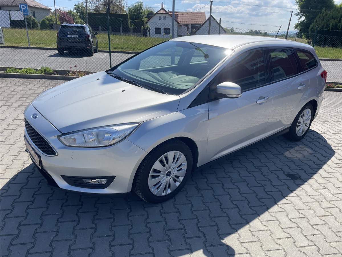 ford-focus-1-5-tdci-klima-navi-nova-stk - 3