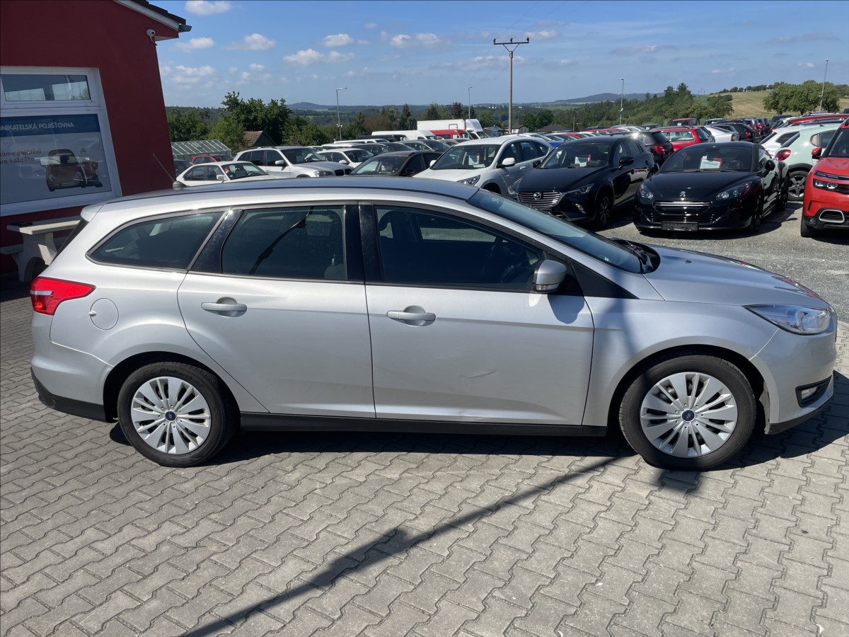 ford-focus-1-5-tdci-klima-navi-nova-stk - 8