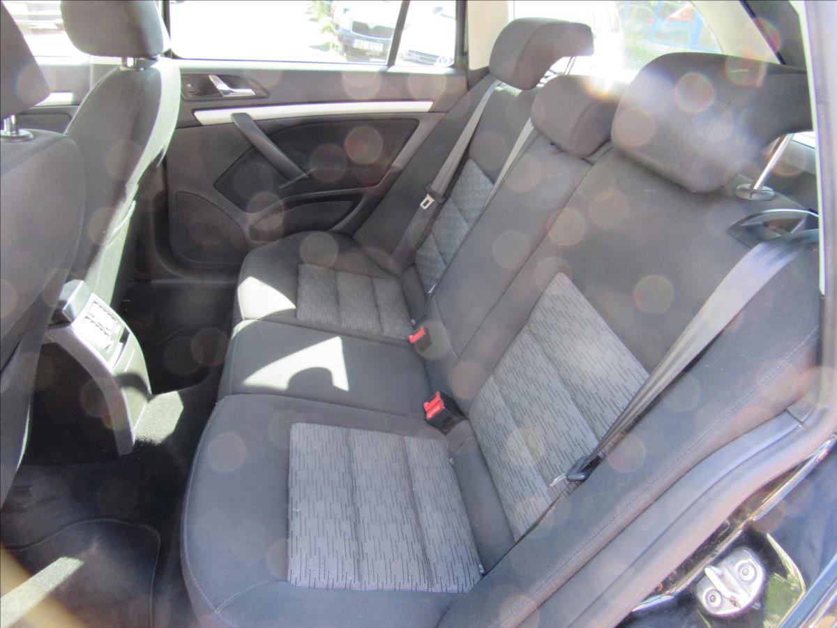 skoda-octavia-1-6-tdi-77kw-combi - 9