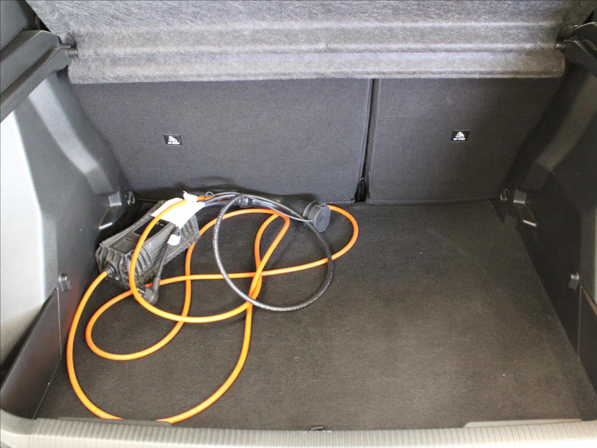 peugeot-2008-0-0-e-2008-100kw-136hp - 8