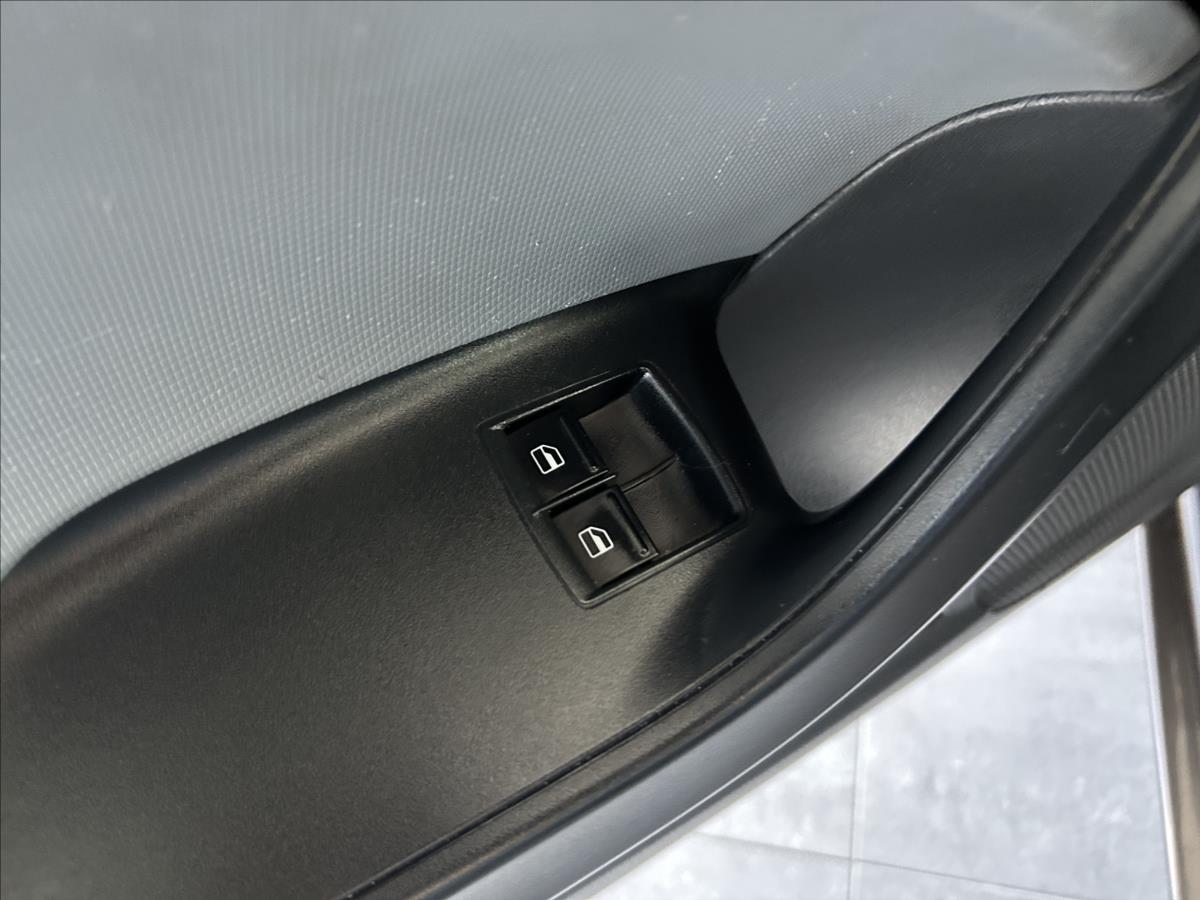 seat-ibiza-1-2-51kw-klimatizace - 7