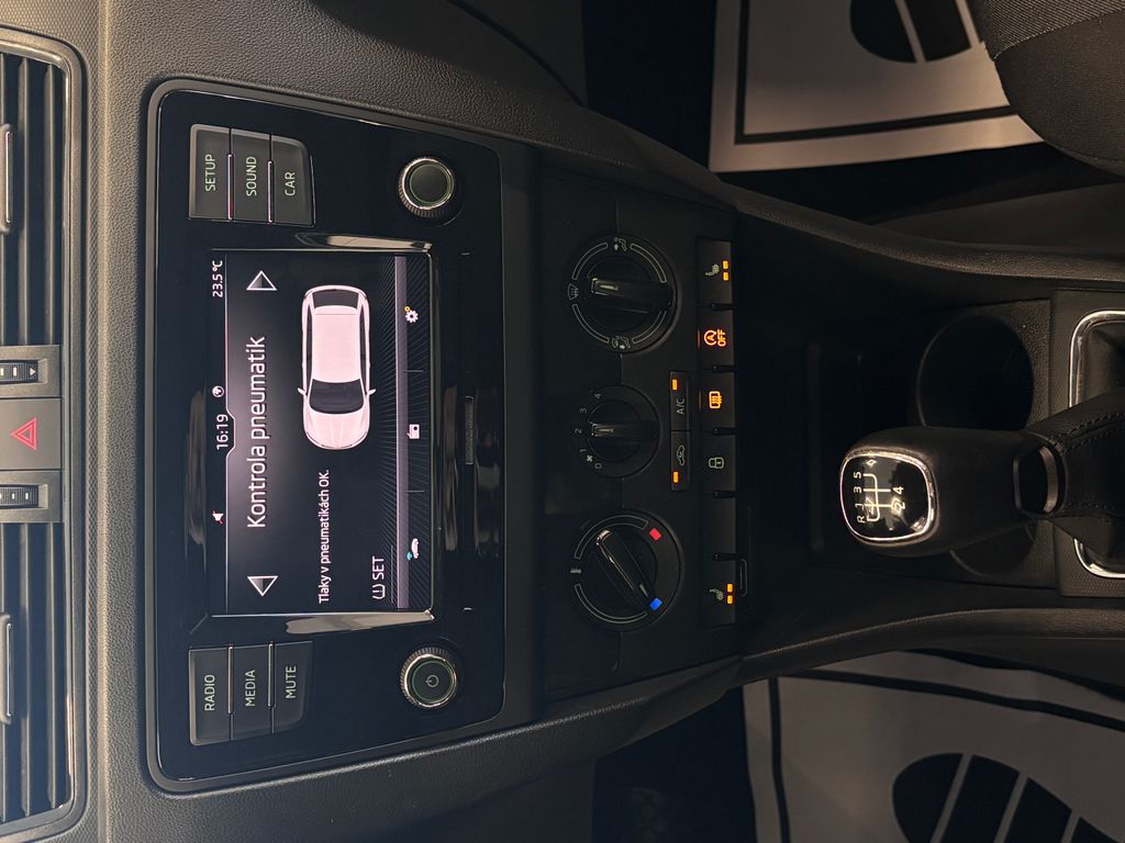skoda-rapid-1-0-tsi-70kw-99-928-km-najeto - 9