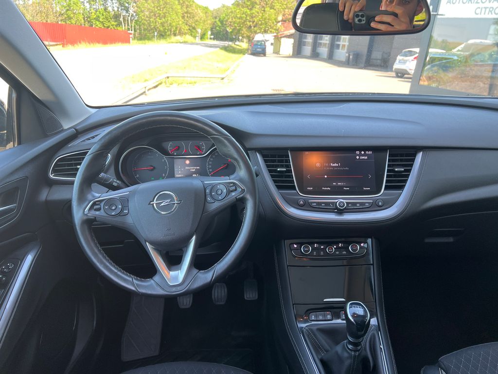 opel-grandland-x-1-2-130k-zaruka-servis-vybava - 7