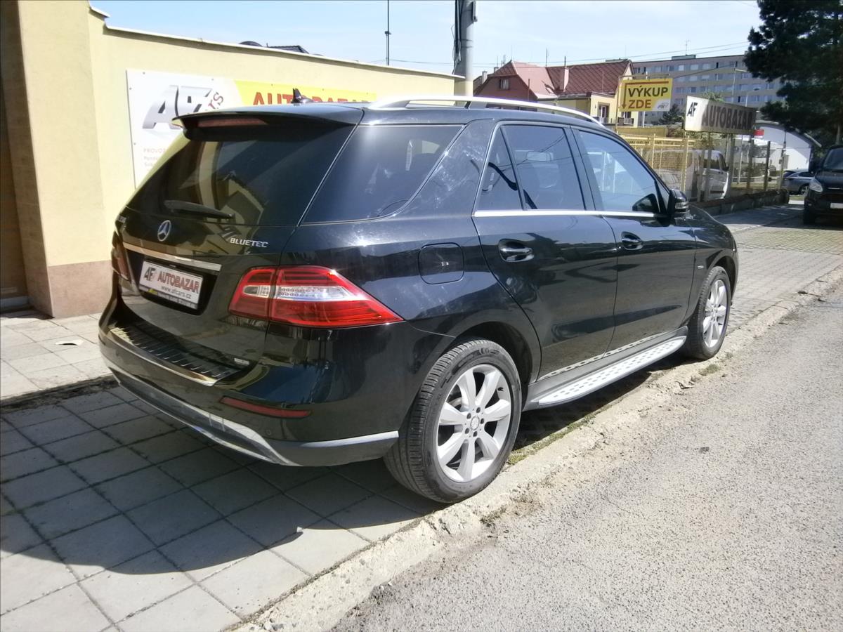 mercedes-benz-tridy-m-3-0-350-cdi-4-matic - 5