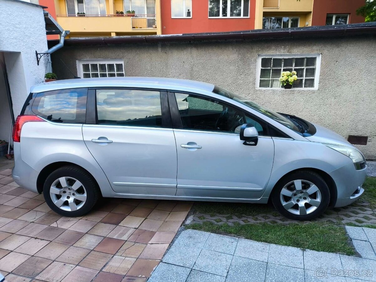 peugeot-5008-1-6-r-vyr-2010-nafta-hdi - 2