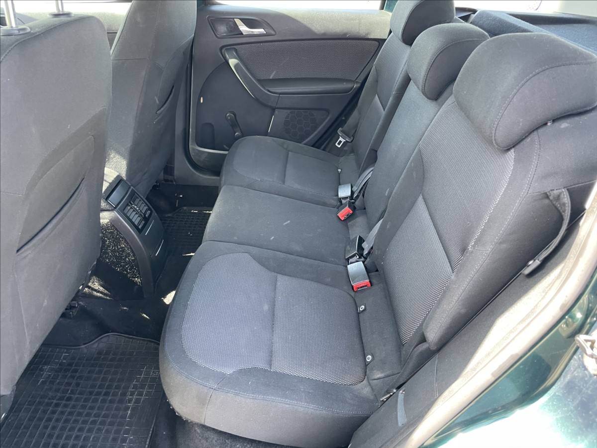 skoda-yeti-1-2-tsi-77kw-klima-tazne-po-stk - 7