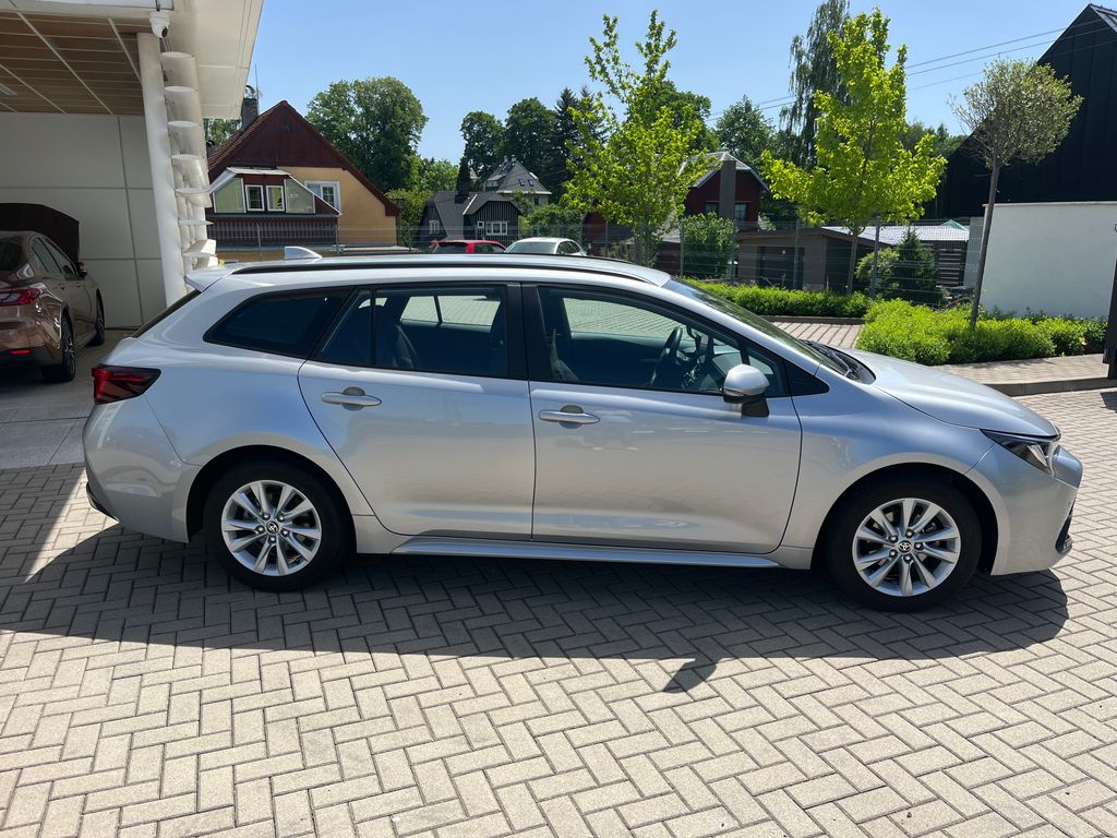 toyota-corolla-1-8-hybrid-comfort-tech-ts - 6