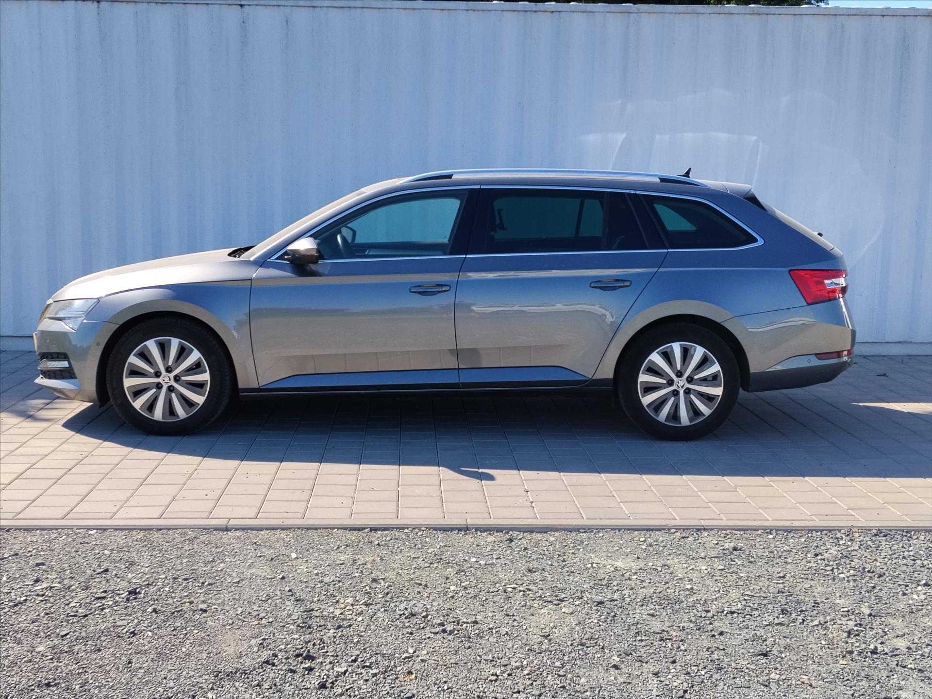 skoda-superb-2-0tdi-110kw-dsg-tazne - 1