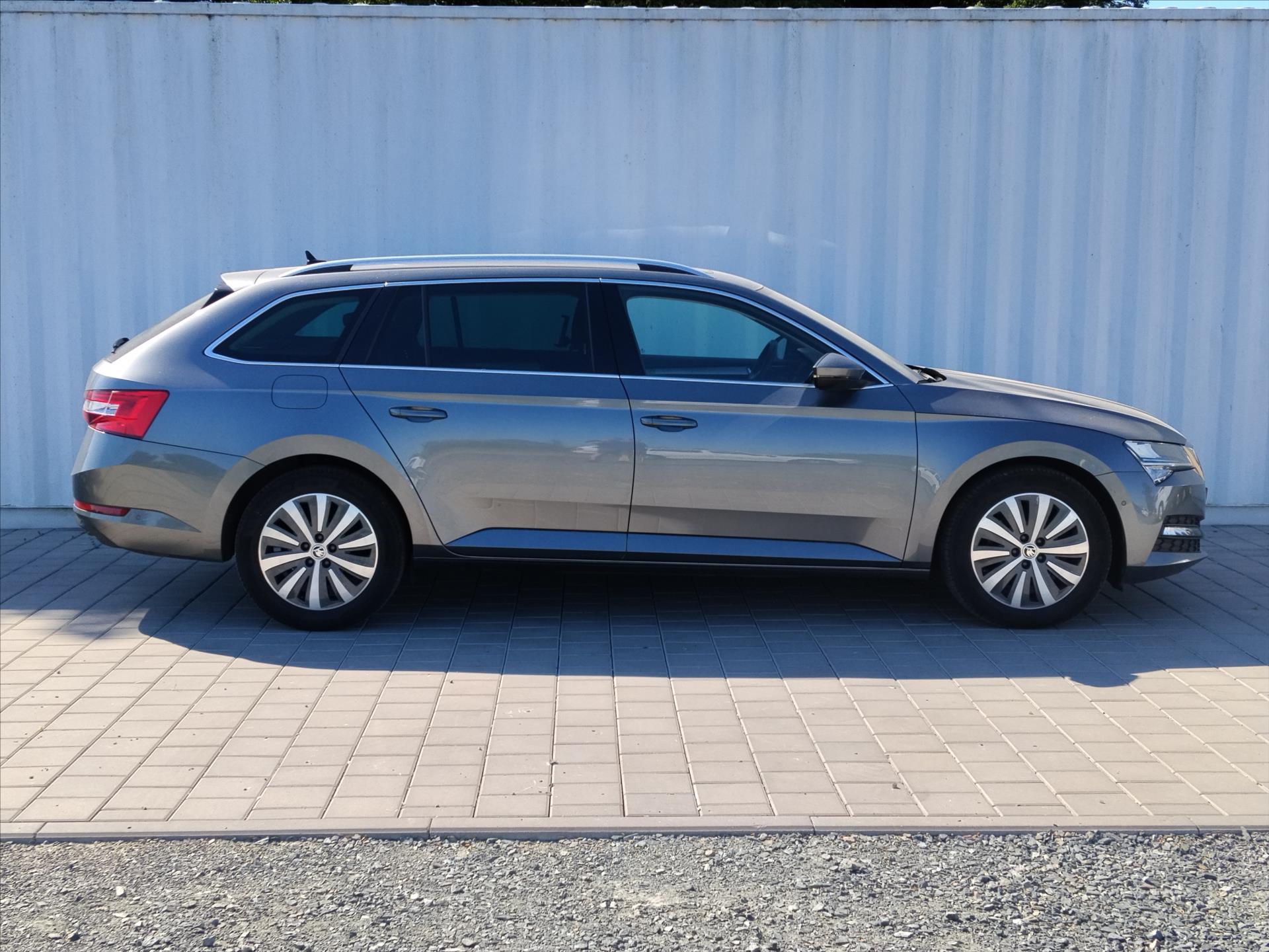 skoda-superb-2-0tdi-110kw-dsg-tazne - 4
