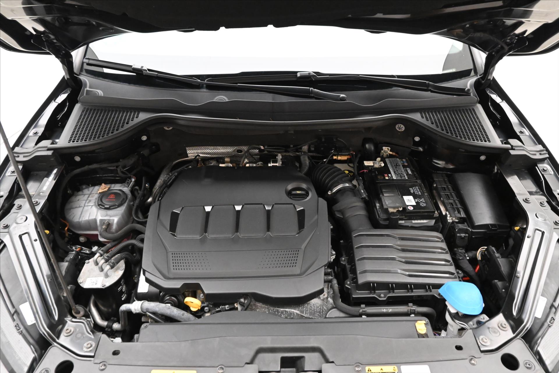 skoda-karoq-2-0-tdi-110-kw-ambition-kamera-zaruka-az-5-let - 8