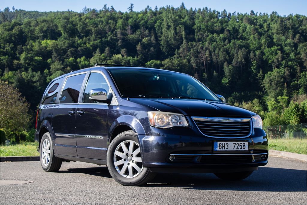chrysler-town-country - 2
