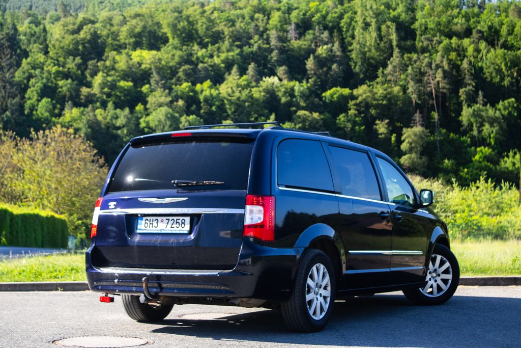 chrysler-town-country - 6