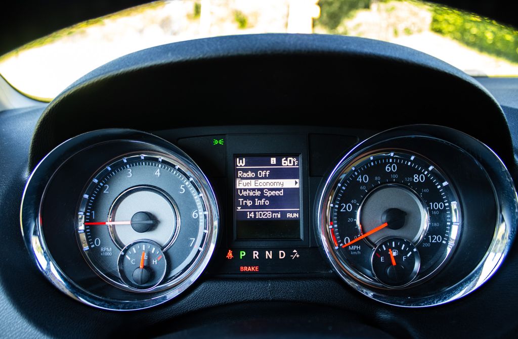 chrysler-town-country - 9
