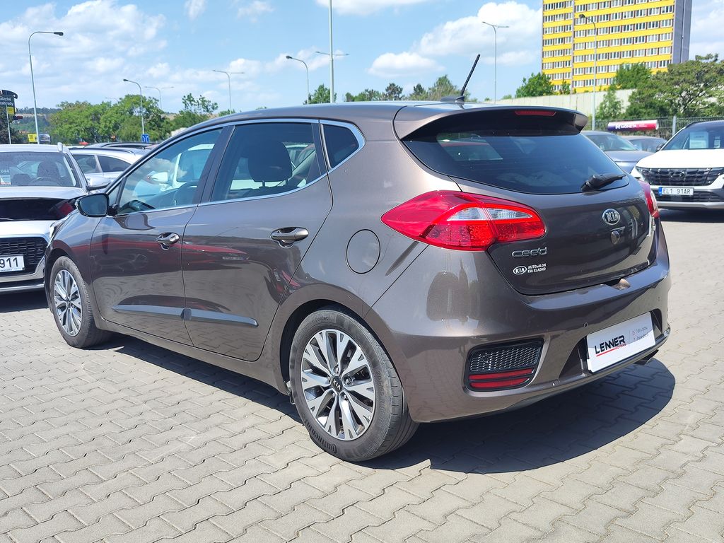 kia-ceed-1-6-crdi-100kw-cr-plny-servis - 6