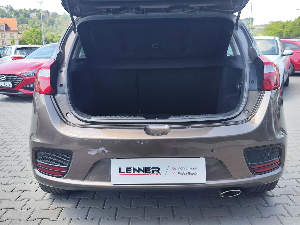 kia-ceed-1-6-crdi-100kw-cr-plny-servis - 8