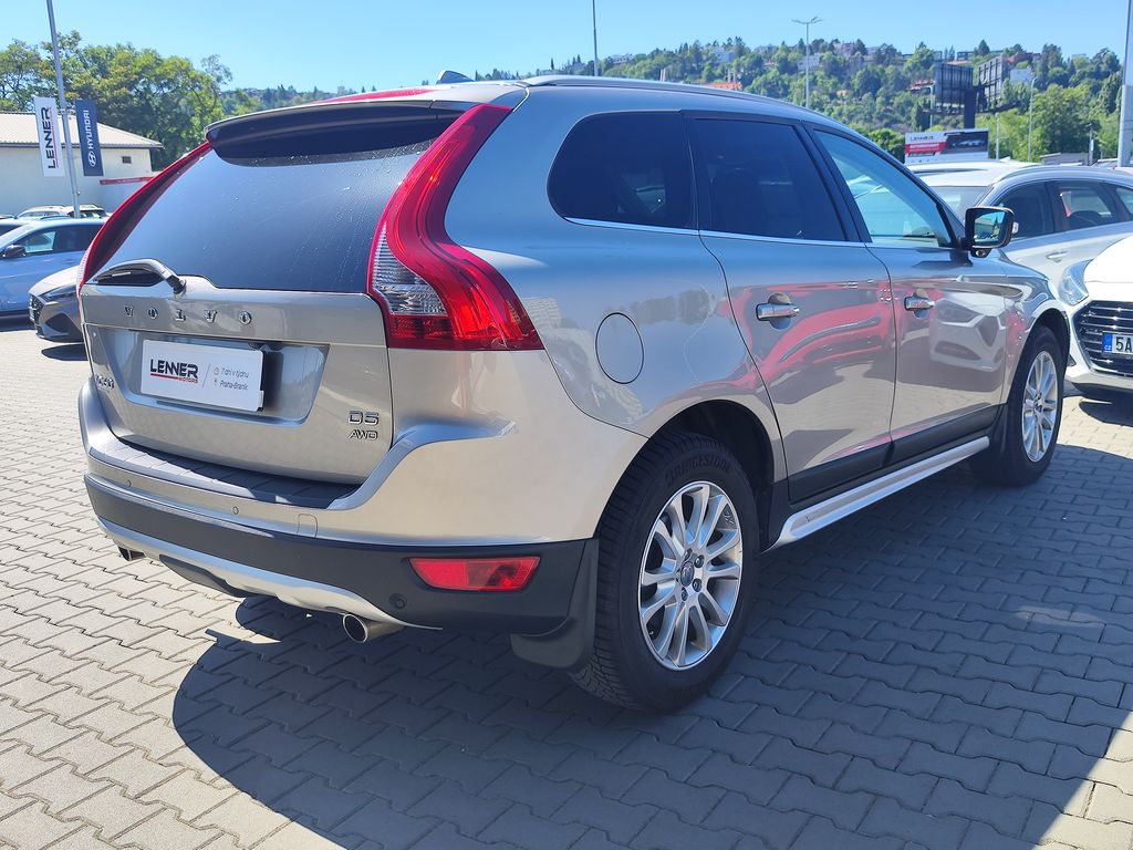 volvo-xc60-d5-2-4d-158kw-summum-awd - 4