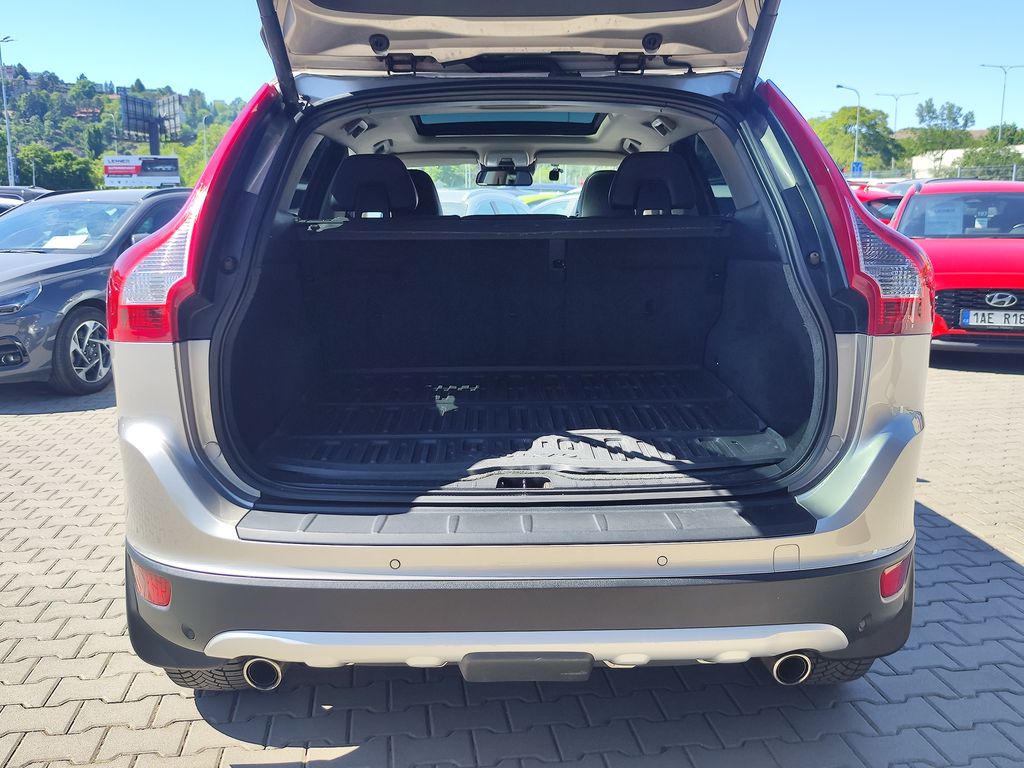 volvo-xc60-d5-2-4d-158kw-summum-awd - 8