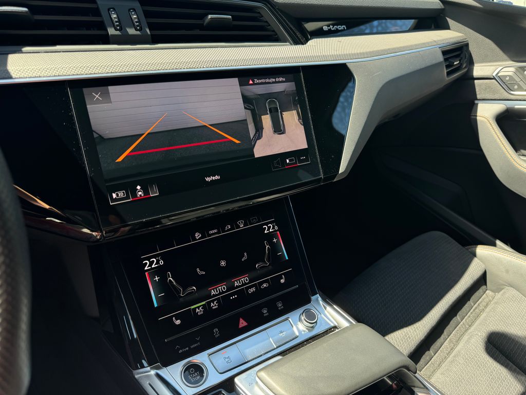 audi-e-tron-55-300kw-s-line-black-edition-tazne - 4