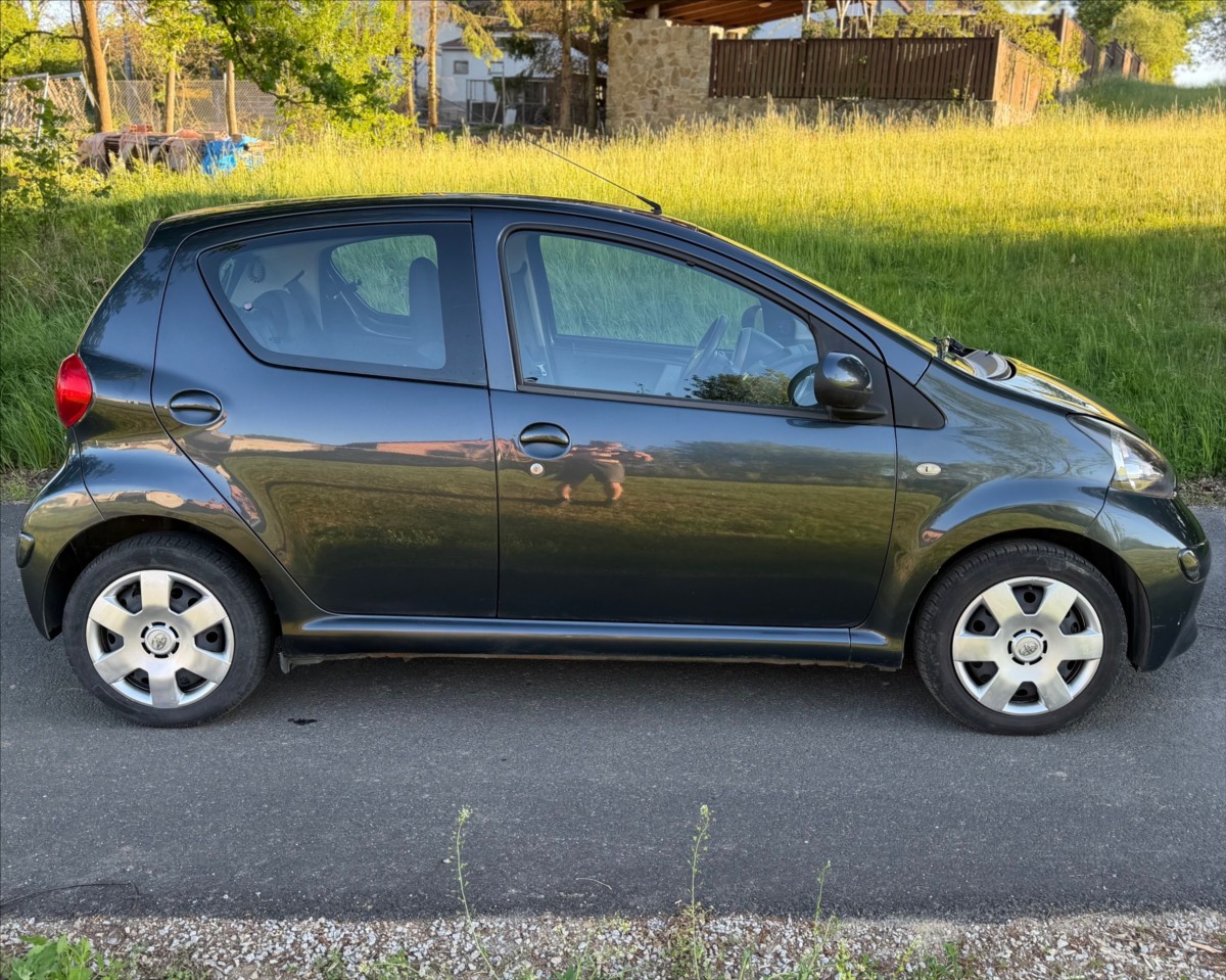 toyota-aygo-1-0 - 5