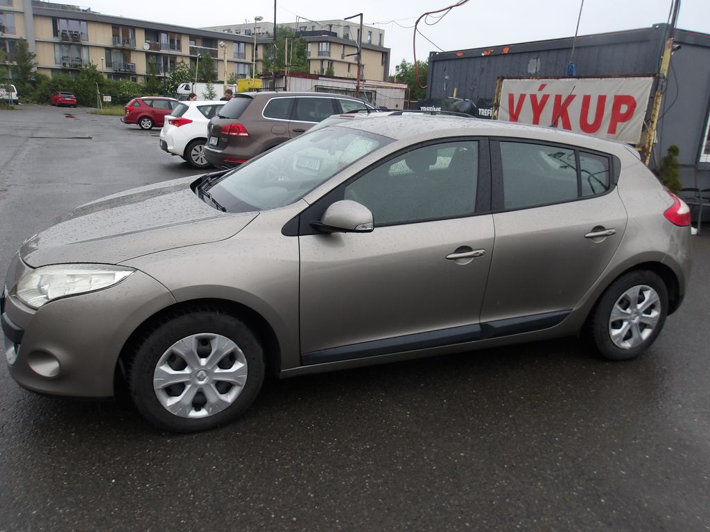 renault-megane-1-6i-74kw-pekny - 1