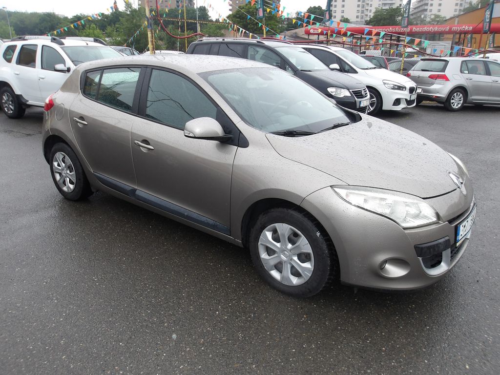 renault-megane-1-6i-74kw-pekny - 3