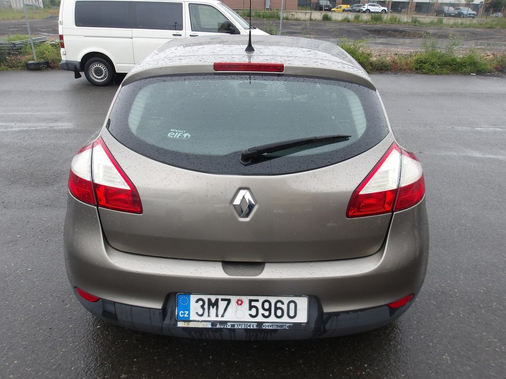 renault-megane-1-6i-74kw-pekny - 6
