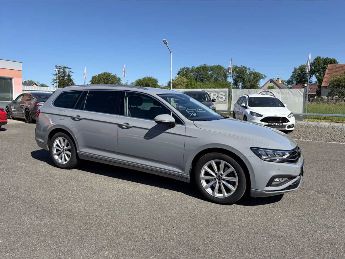 volkswagen-passat-2-0-tdi-110kw-dsg-led-navi-acctemp - 2