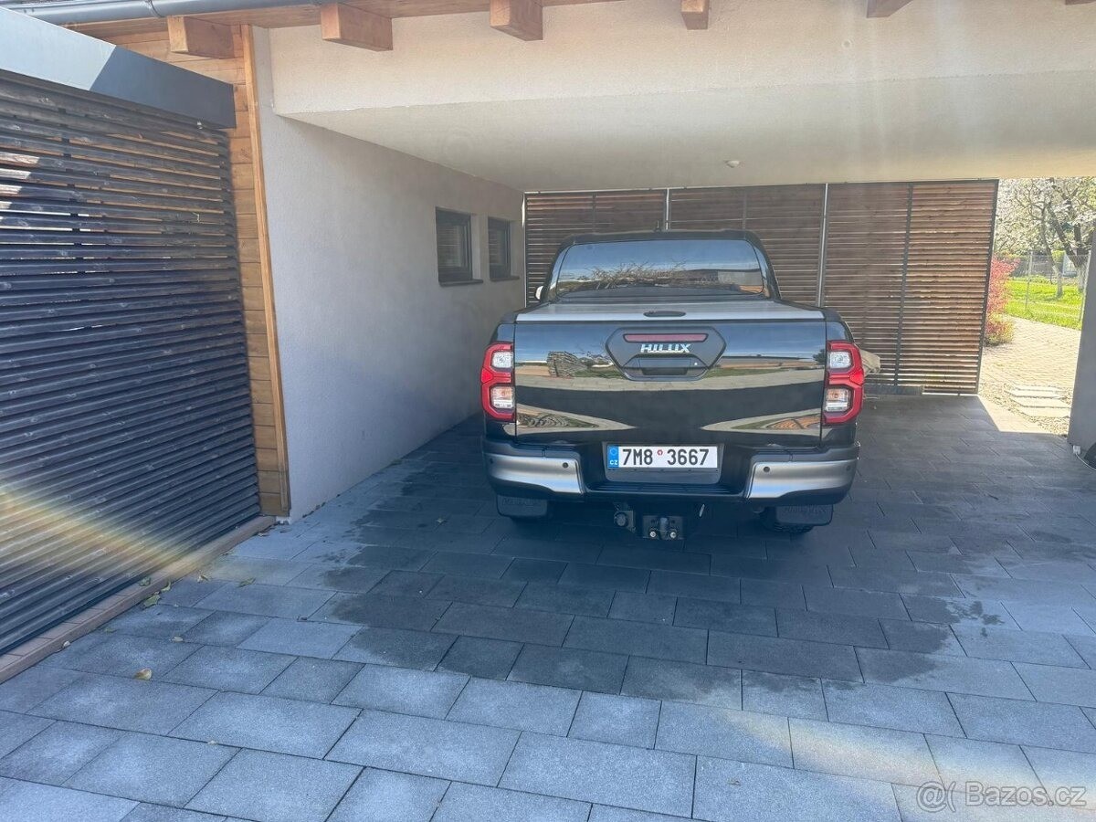 toyota-hilux-2-8-invicible-v-plne-vybave-4x4 - 4