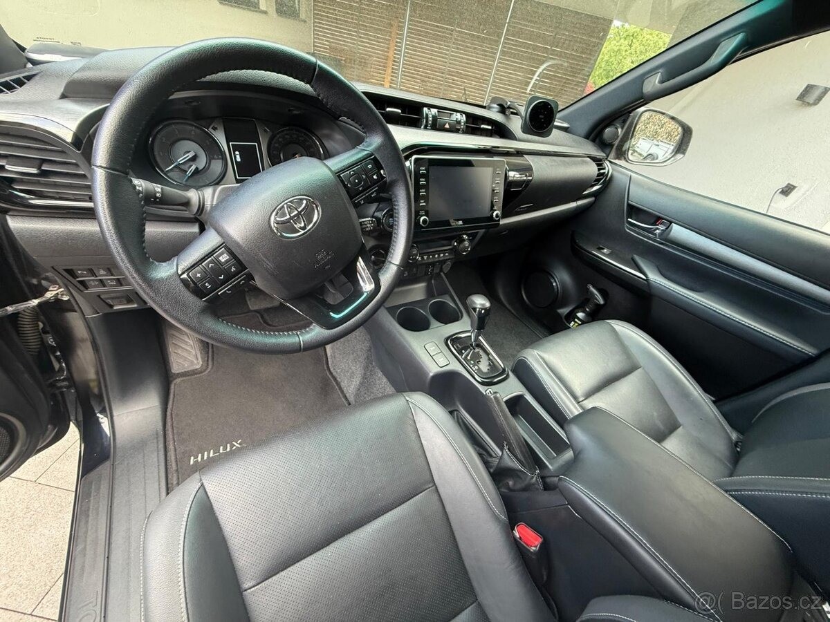 toyota-hilux-2-8-invicible-v-plne-vybave-4x4 - 5
