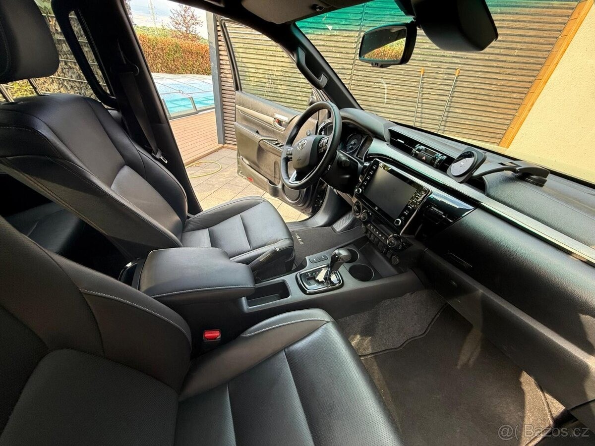 toyota-hilux-2-8-invicible-v-plne-vybave-4x4 - 6