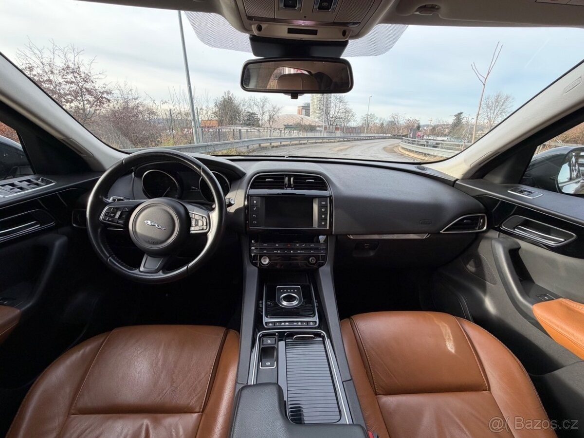 jaguar-f-pace-2-0 - 9