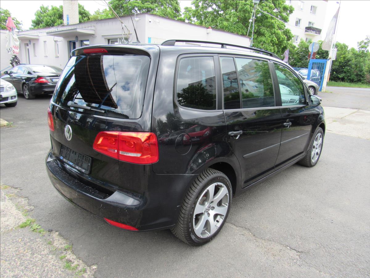 volkswagen-touran-2-0-tdi-103kw-dsg - 5