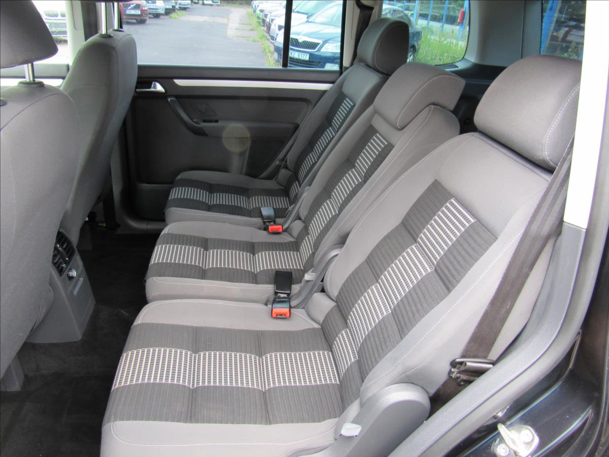 volkswagen-touran-2-0-tdi-103kw-dsg - 9