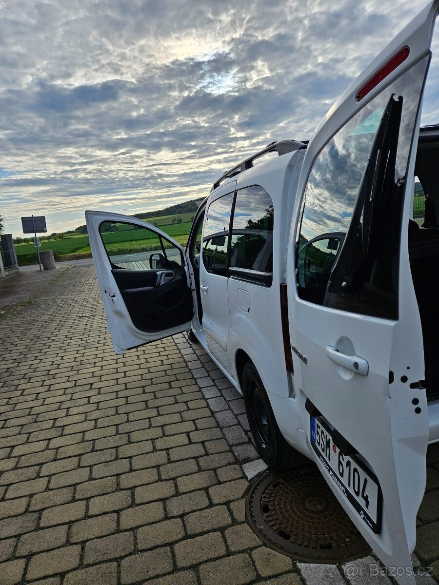 peugeot-partner-tepee-1-6-s-kempovaci-vestavbou - 3