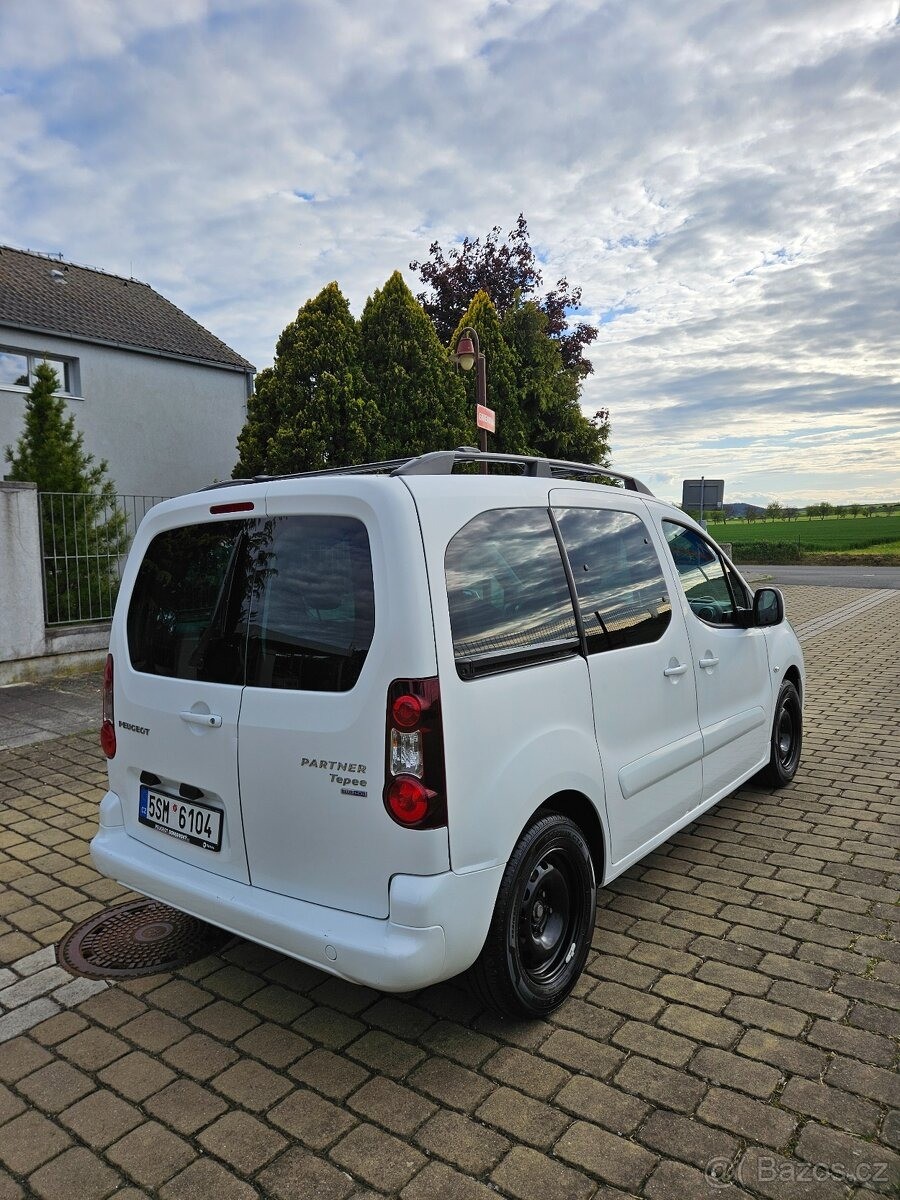 peugeot-partner-tepee-1-6-s-kempovaci-vestavbou - 6