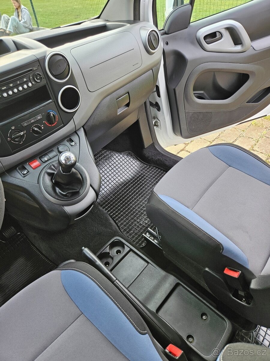 peugeot-partner-tepee-1-6-s-kempovaci-vestavbou - 9